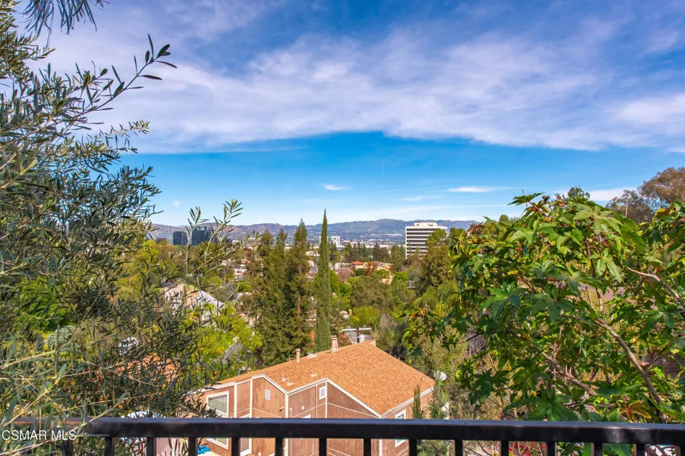 5076 Escobedo Drive Woodland Hills, CA 91364