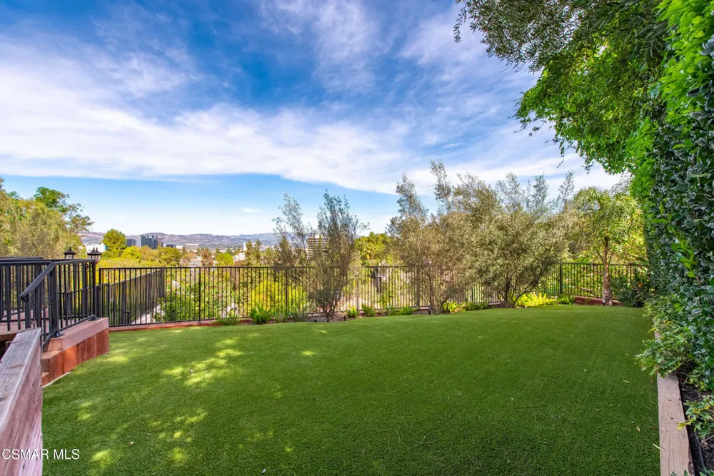 5076 Escobedo Drive Woodland Hills, CA 91364