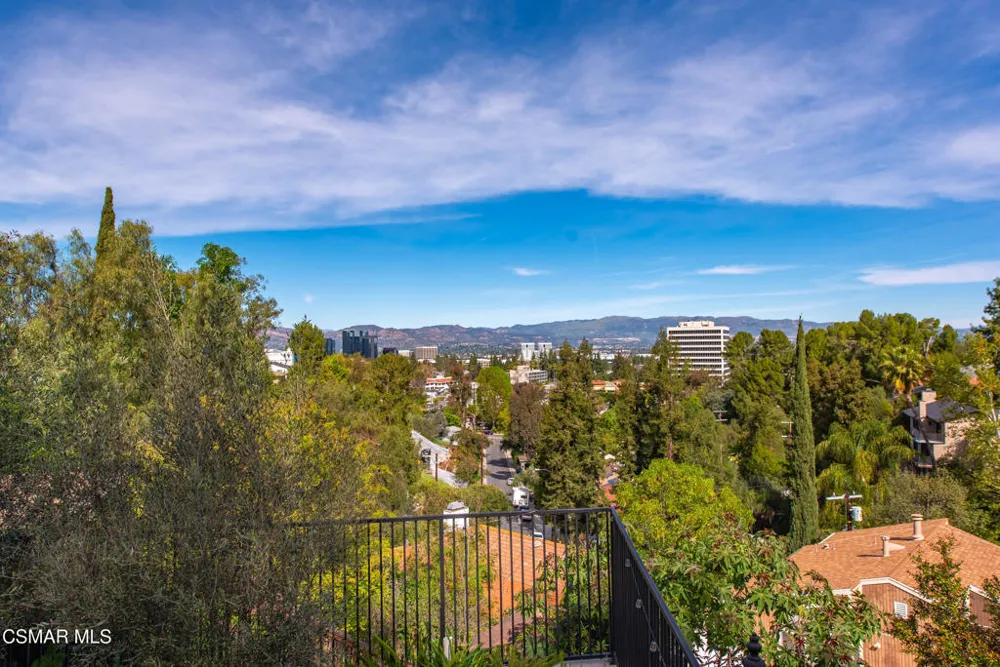 5076 Escobedo Drive Woodland Hills, CA 91364