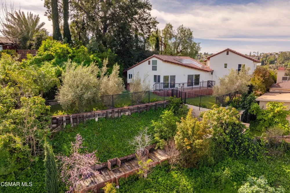 5076 Escobedo Drive Woodland Hills, CA 91364