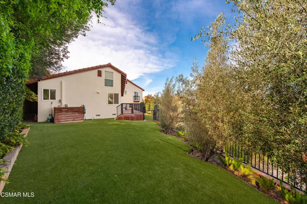 5076 Escobedo Drive Woodland Hills, CA 91364