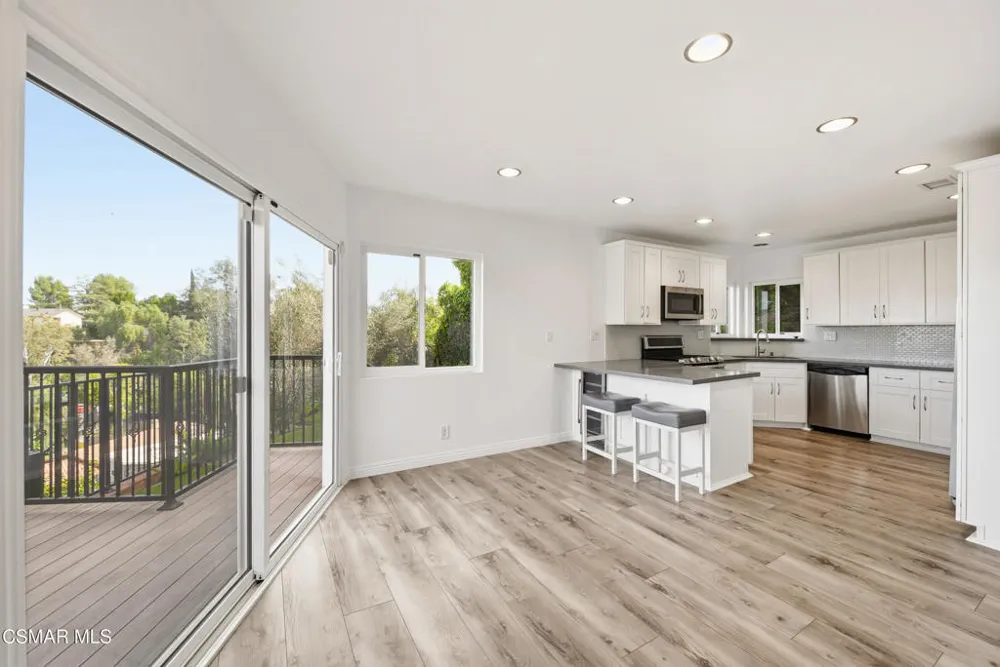 5076 Escobedo Drive Woodland Hills, CA 91364