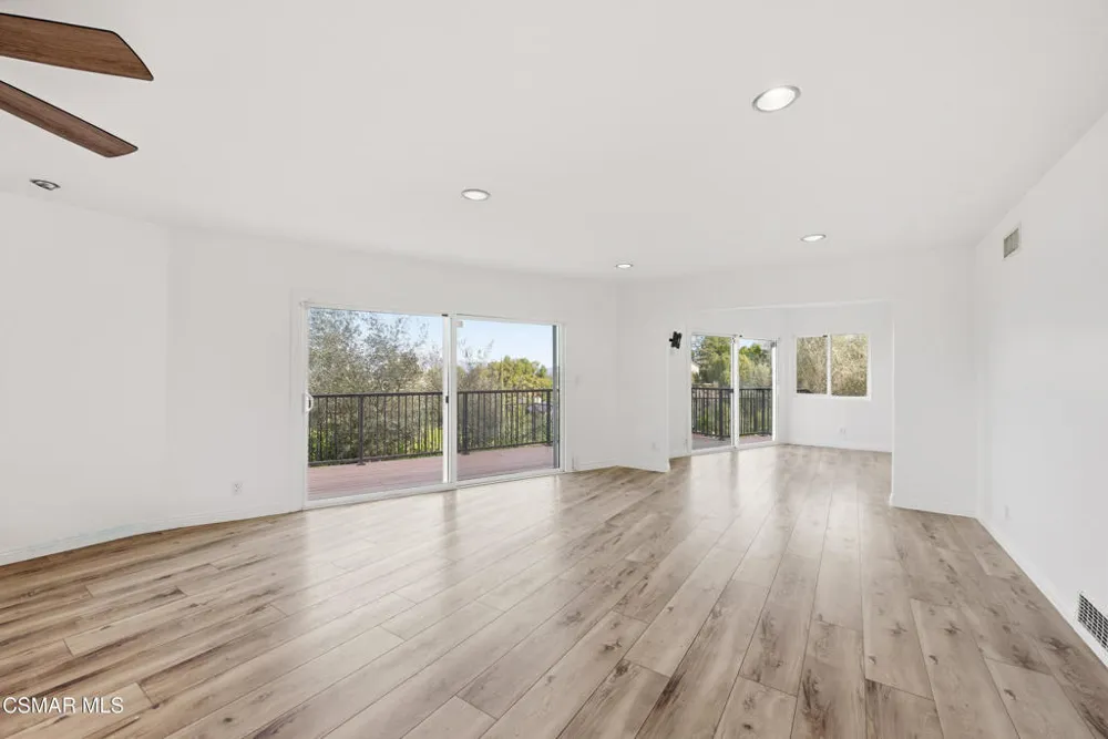 5076 Escobedo Drive Woodland Hills, CA 91364
