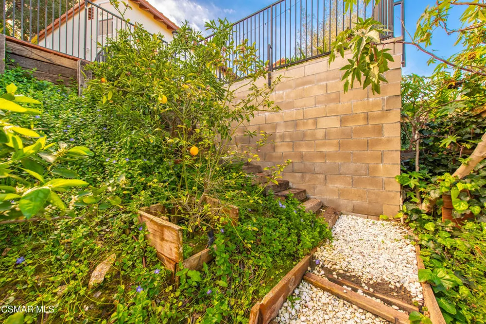 5076 Escobedo Drive Woodland Hills, CA 91364