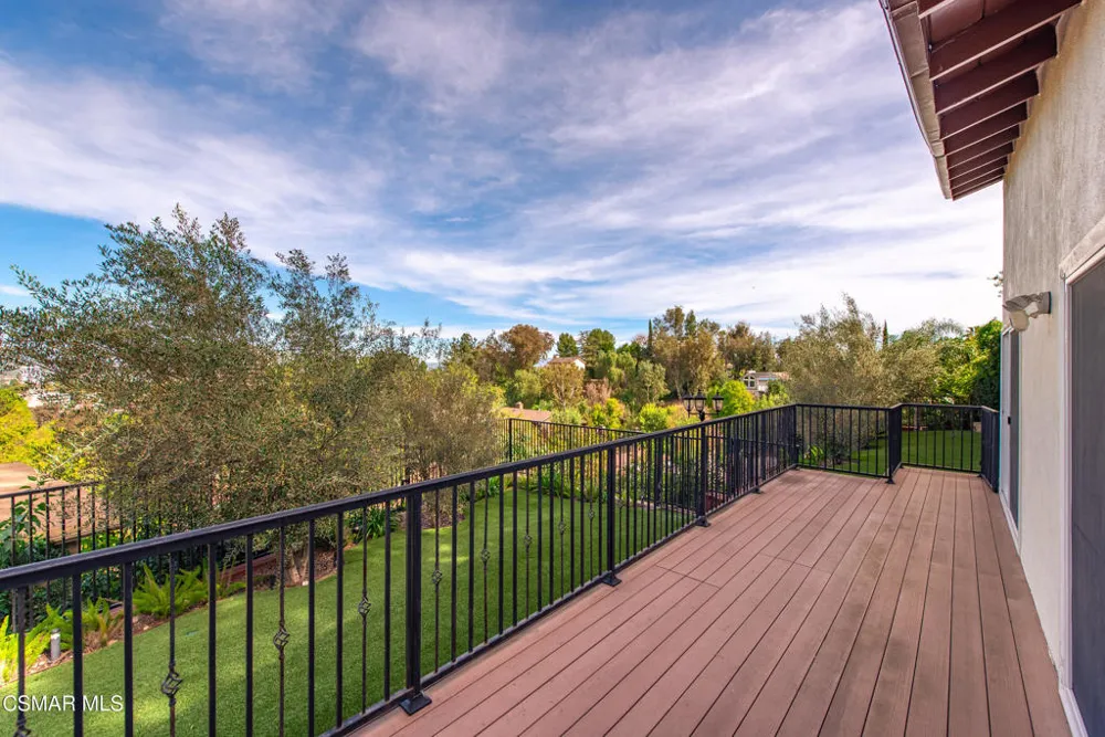 5076 Escobedo Drive Woodland Hills, CA 91364