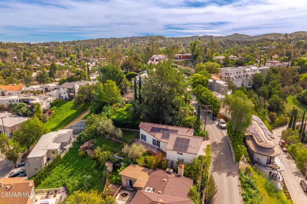 5076 Escobedo Drive Woodland Hills, CA 91364