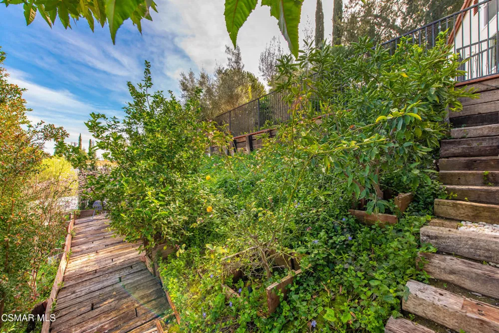 5076 Escobedo Drive Woodland Hills, CA 91364