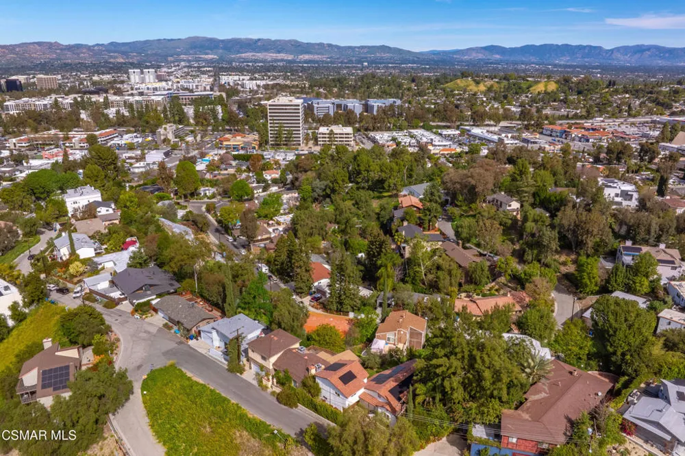5076 Escobedo Drive Woodland Hills, CA 91364