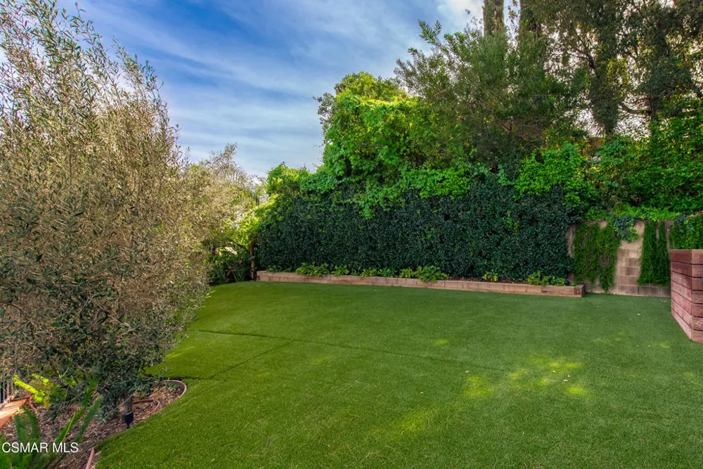5076 Escobedo Drive Woodland Hills, CA 91364