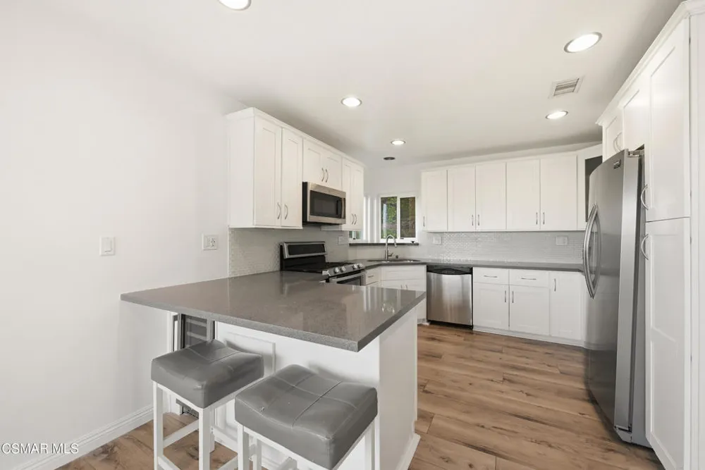 5076 Escobedo Drive Woodland Hills, CA 91364
