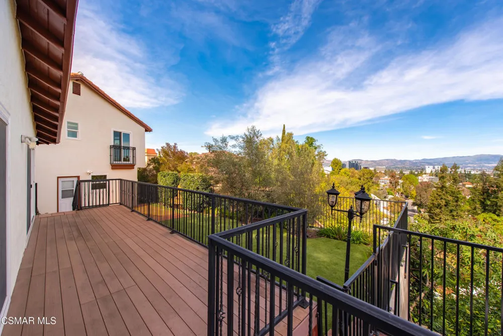5076 Escobedo Drive Woodland Hills, CA 91364