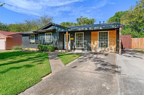 1339 Winding Trail