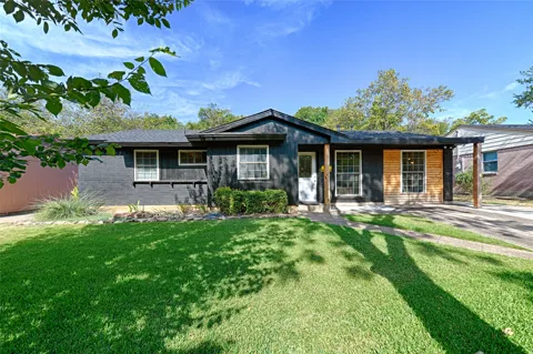 1339 Winding Trail
