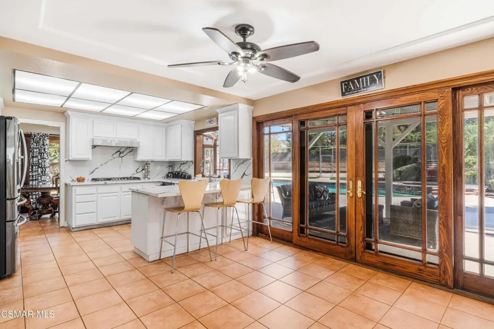652 Stonebrook Street Simi Valley, CA 93065