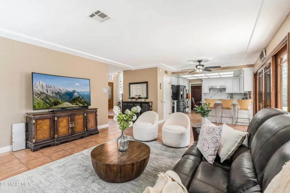 652 Stonebrook Street Simi Valley, CA 93065