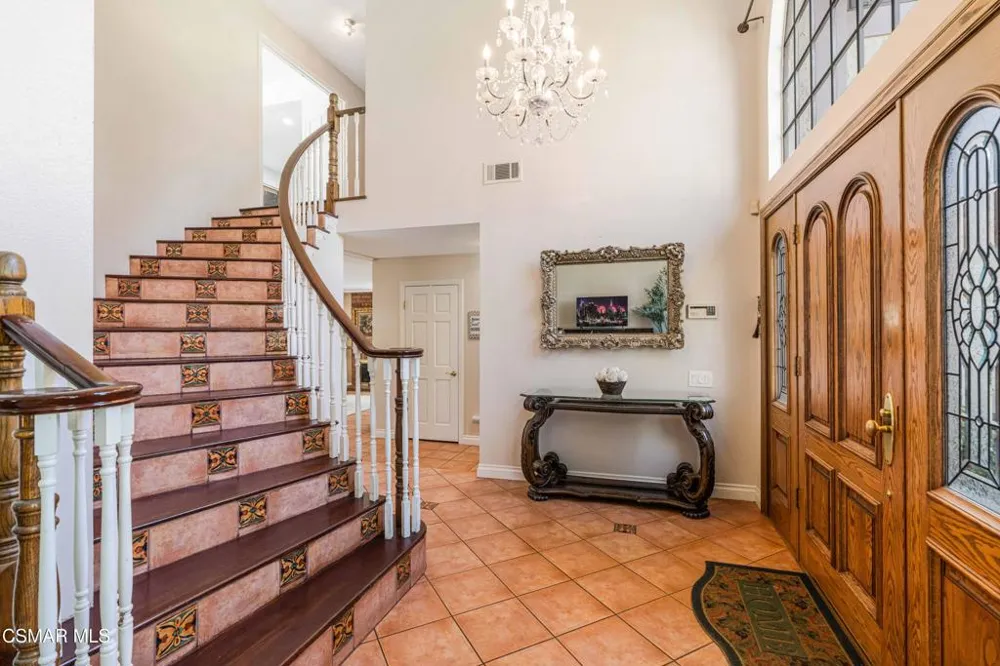 652 Stonebrook Street Simi Valley, CA 93065
