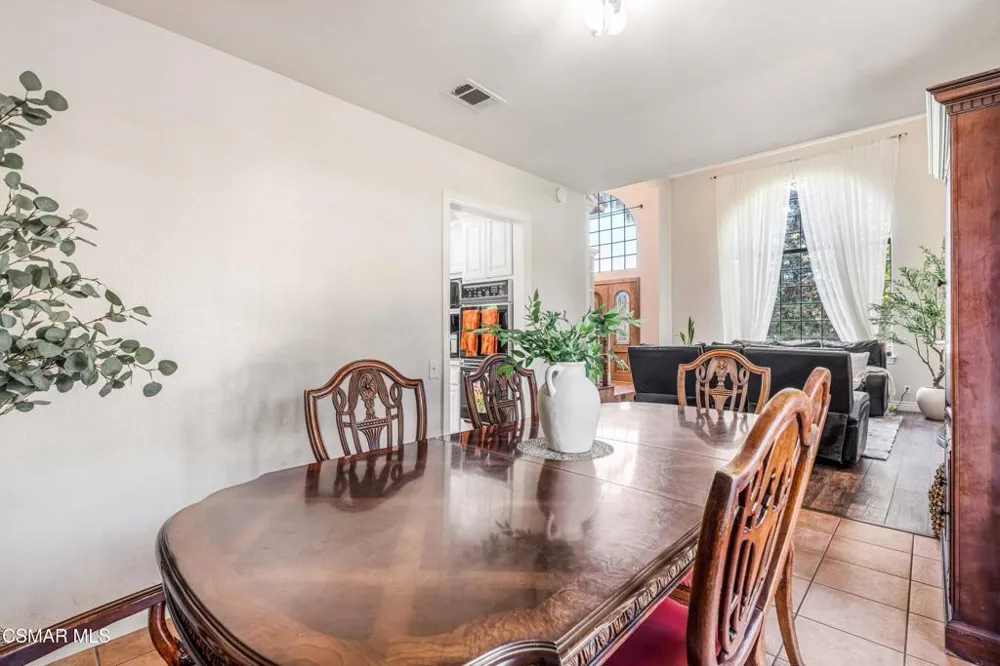 652 Stonebrook Street Simi Valley, CA 93065