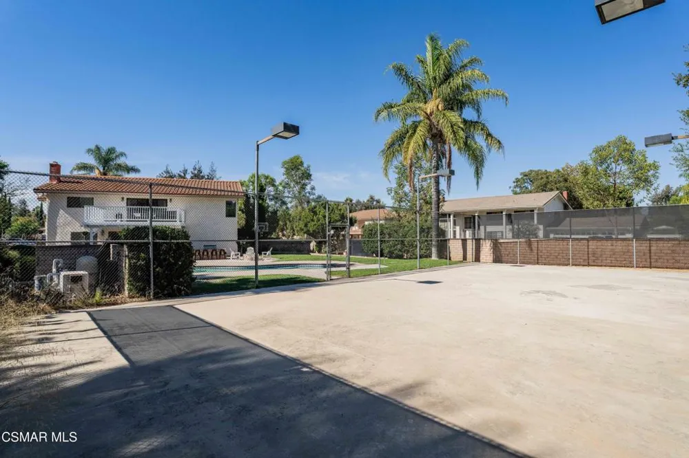 652 Stonebrook Street Simi Valley, CA 93065