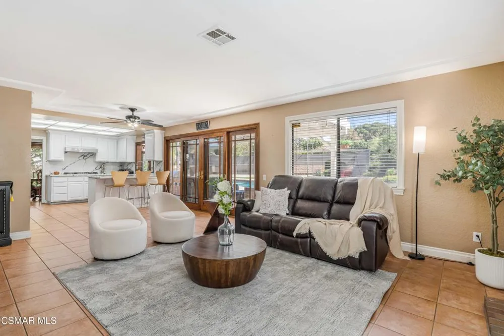 652 Stonebrook Street Simi Valley, CA 93065
