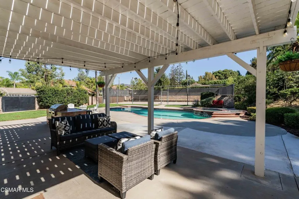 652 Stonebrook Street Simi Valley, CA 93065