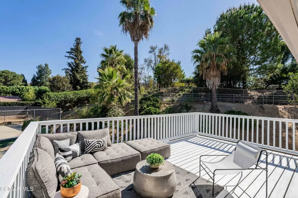 652 Stonebrook Street Simi Valley, CA 93065