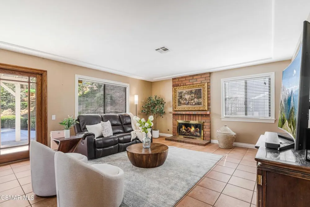 652 Stonebrook Street Simi Valley, CA 93065