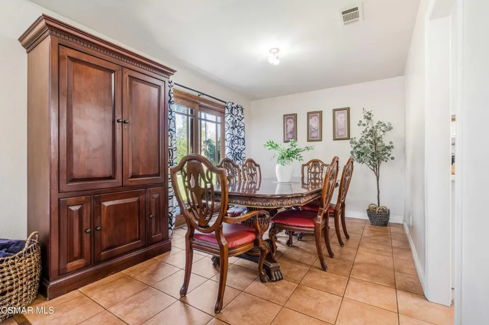 652 Stonebrook Street Simi Valley, CA 93065