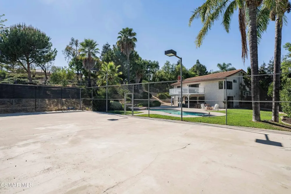 652 Stonebrook Street Simi Valley, CA 93065