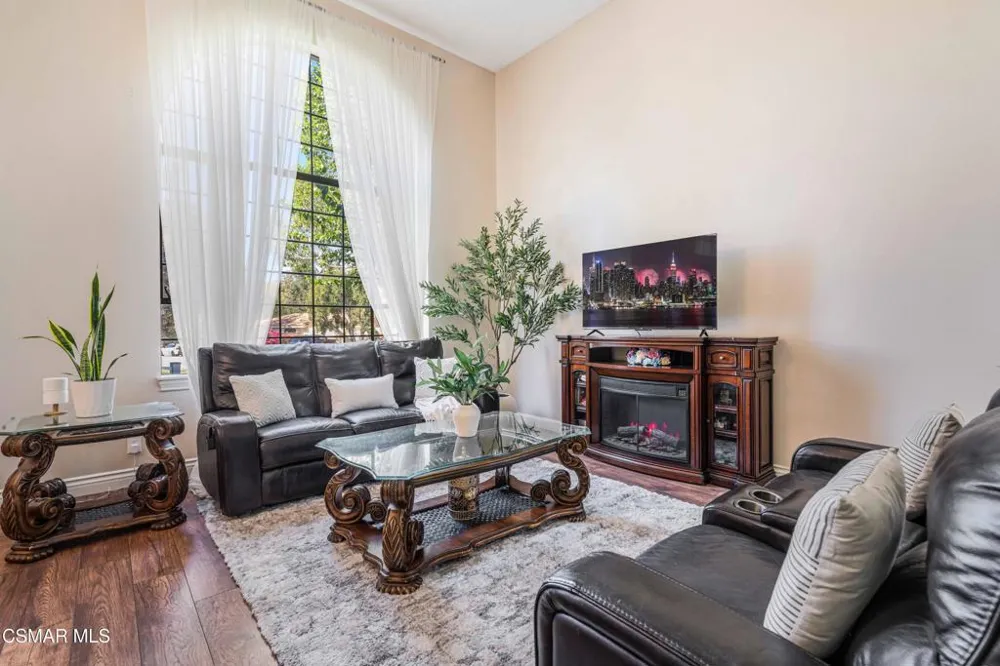 652 Stonebrook Street Simi Valley, CA 93065