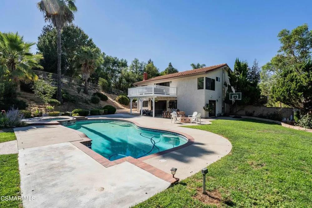 652 Stonebrook Street Simi Valley, CA 93065