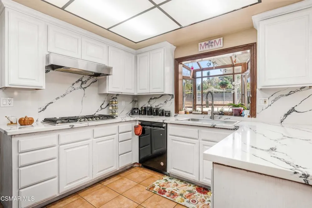 652 Stonebrook Street Simi Valley, CA 93065