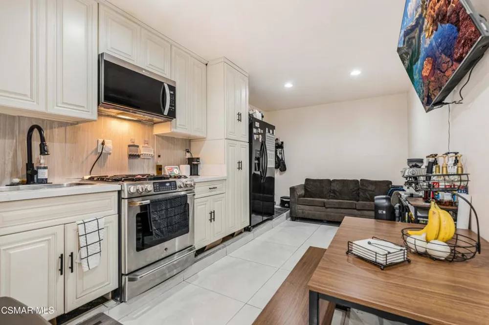 652 Stonebrook Street Simi Valley, CA 93065