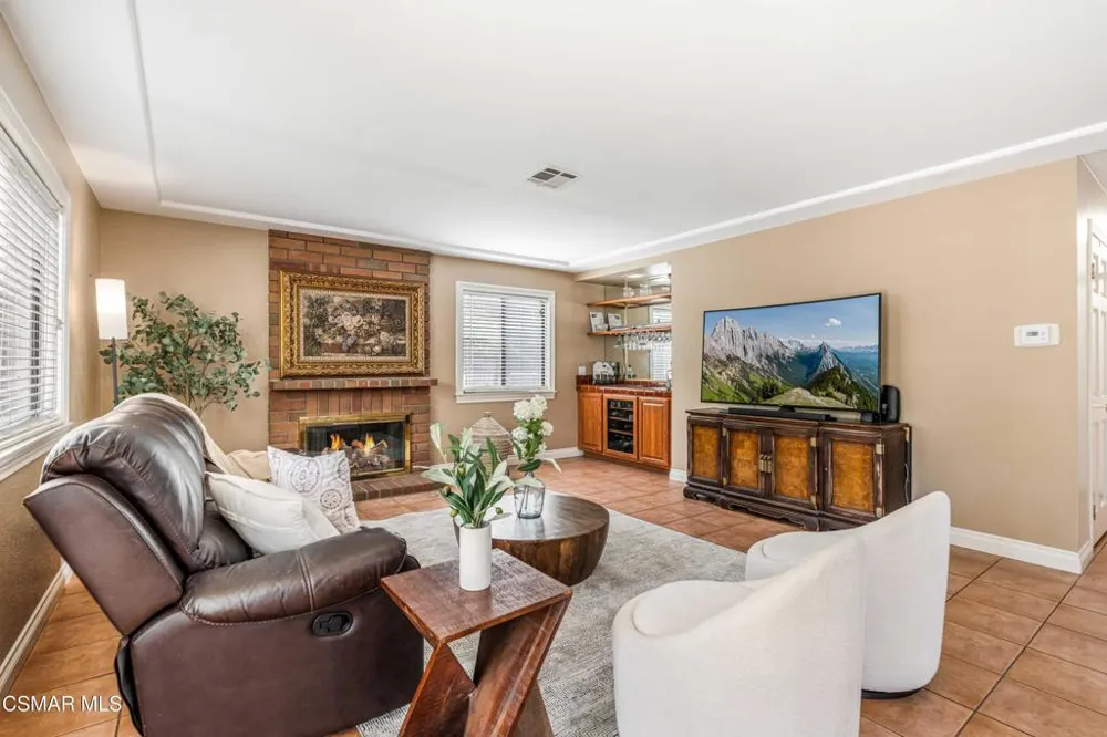652 Stonebrook Street Simi Valley, CA 93065