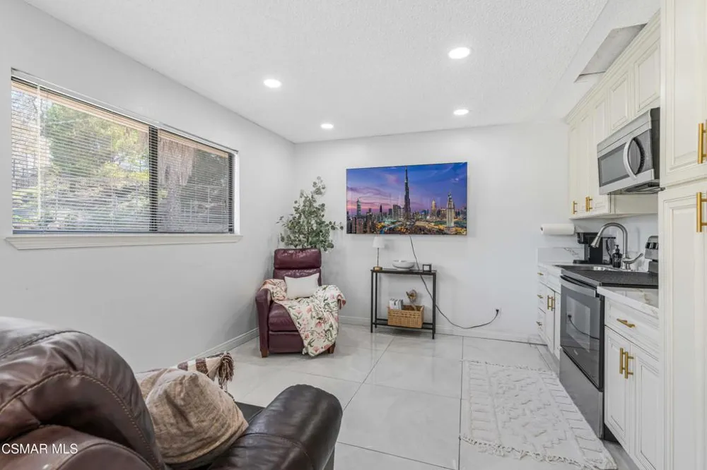 652 Stonebrook Street Simi Valley, CA 93065