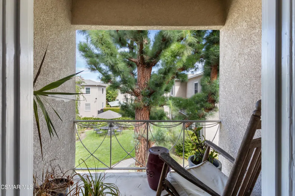 15234 Dickens Street #1/4 Sherman Oaks, CA 91403