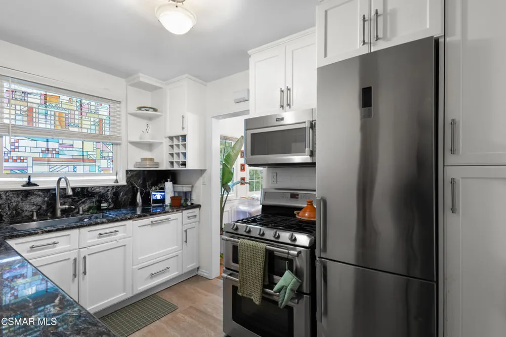 15234 Dickens Street #1/4 Sherman Oaks, CA 91403