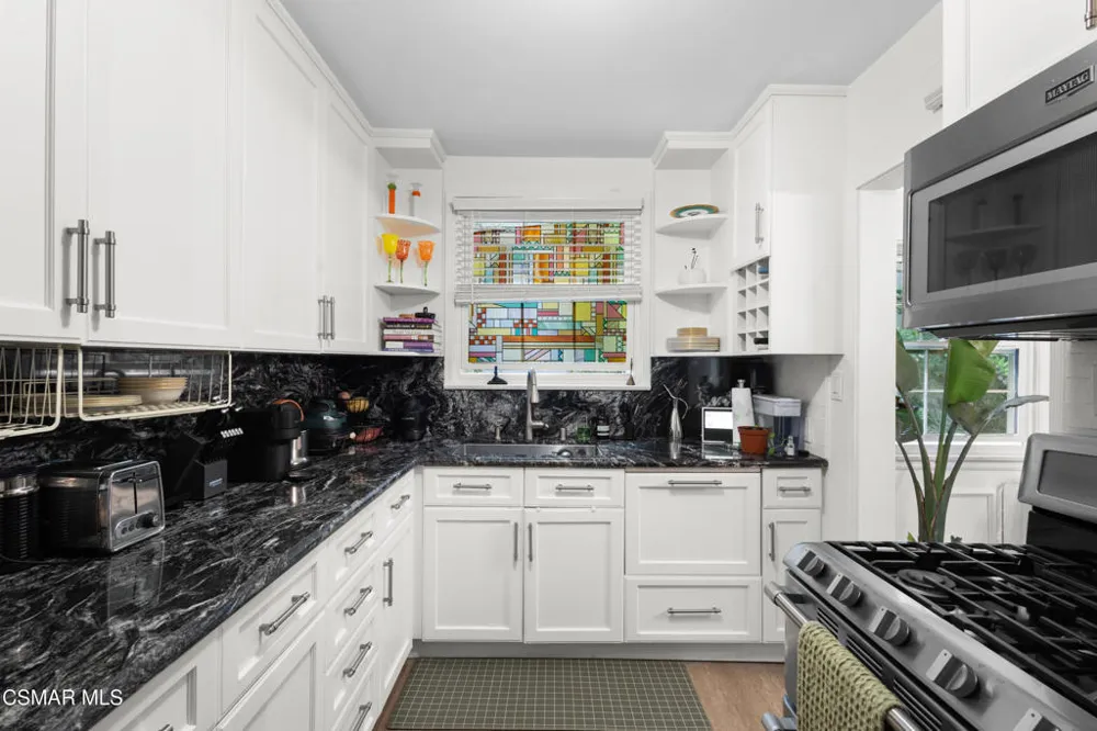 15234 Dickens Street #1/4 Sherman Oaks, CA 91403
