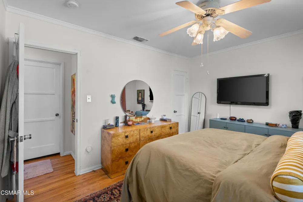 15234 Dickens Street #1/4 Sherman Oaks, CA 91403