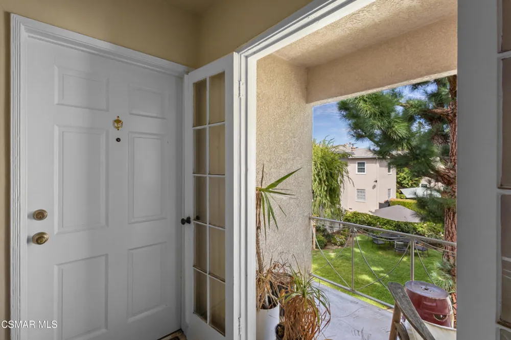 15234 Dickens Street #1/4 Sherman Oaks, CA 91403