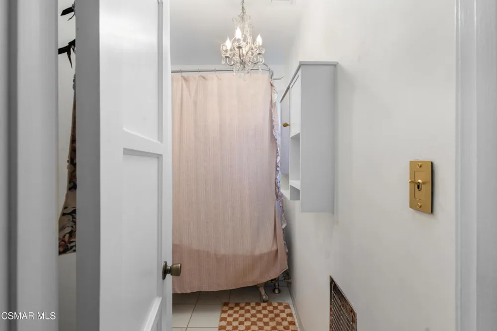 15234 Dickens Street #1/4 Sherman Oaks, CA 91403