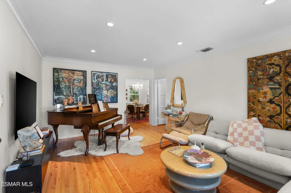 15234 Dickens Street #1/4 Sherman Oaks, CA 91403