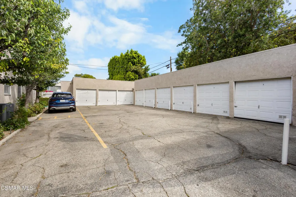 15234 Dickens Street #1/4 Sherman Oaks, CA 91403