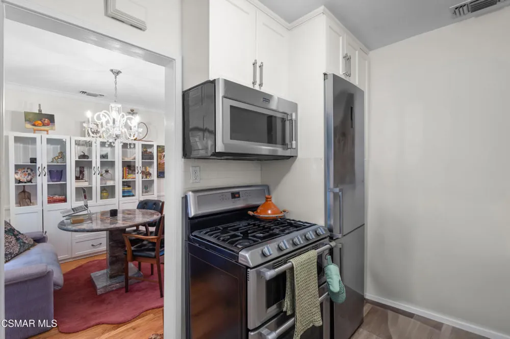15234 Dickens Street #1/4 Sherman Oaks, CA 91403
