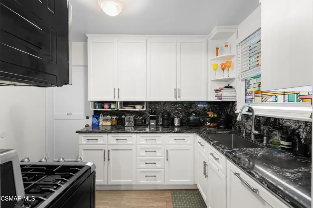 15234 Dickens Street #1/4 Sherman Oaks, CA 91403