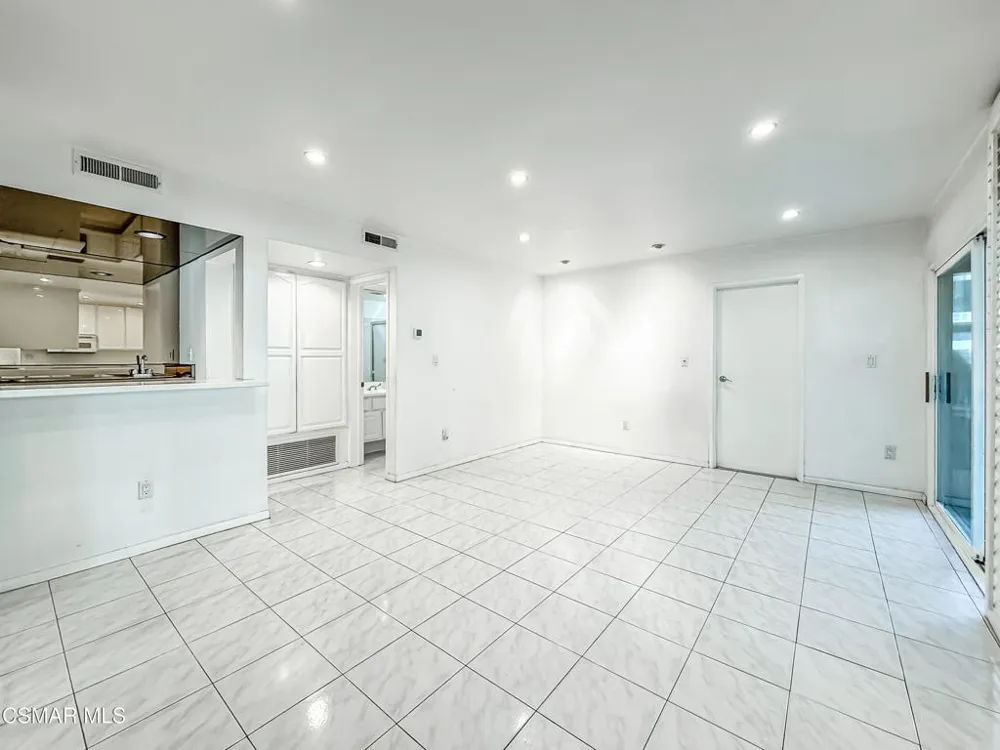 10435 Larwin Avenue Chatsworth, CA 91311