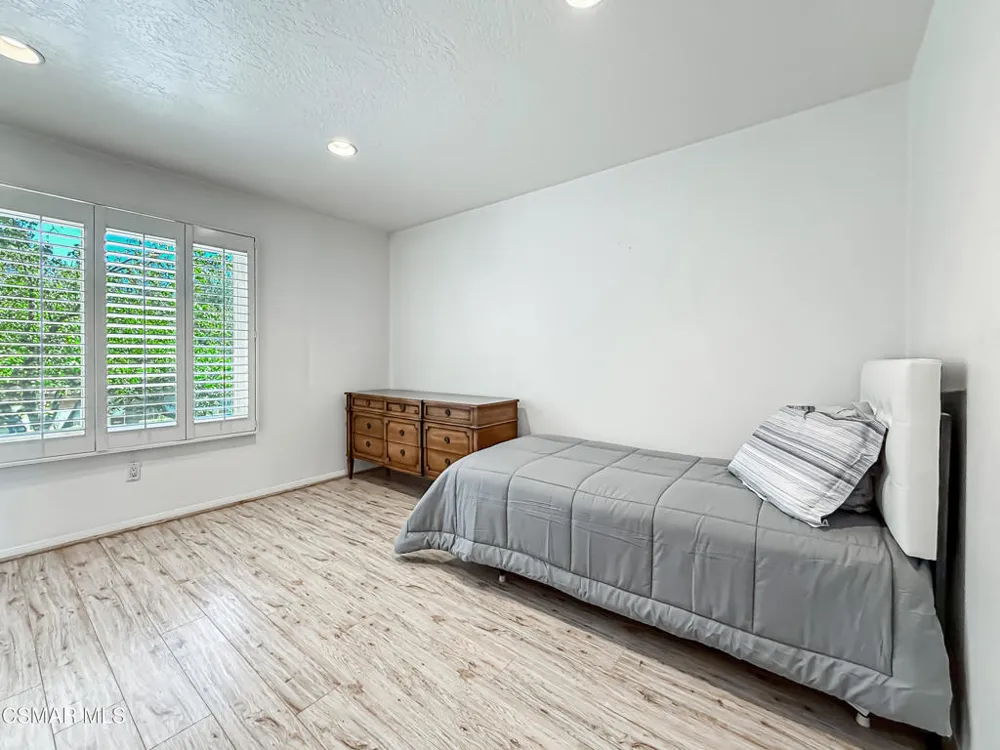 10435 Larwin Avenue Chatsworth, CA 91311