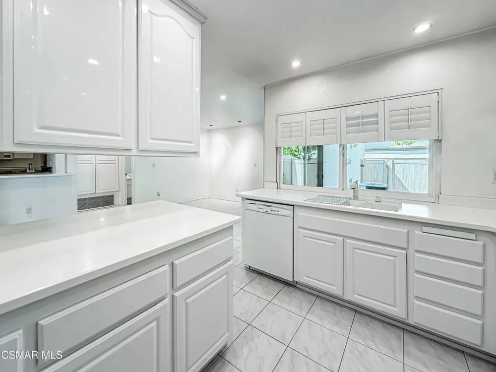 10435 Larwin Avenue Chatsworth, CA 91311