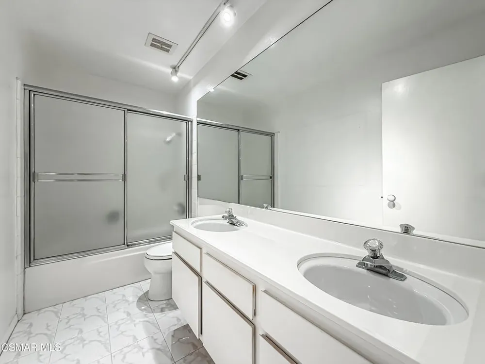 10435 Larwin Avenue Chatsworth, CA 91311