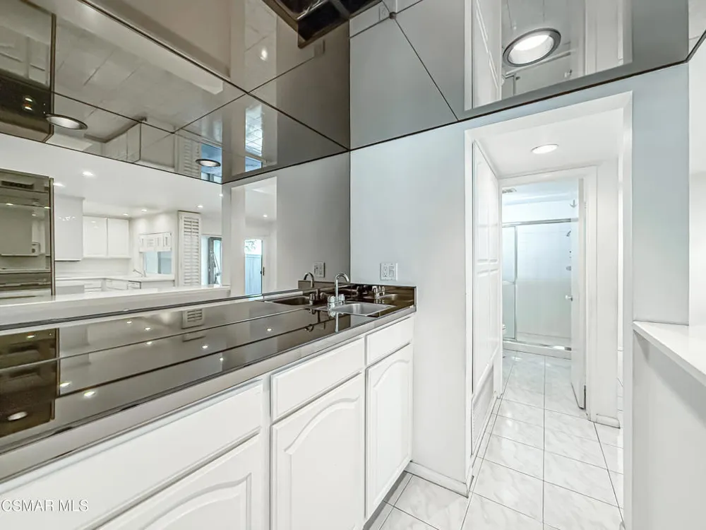 10435 Larwin Avenue Chatsworth, CA 91311