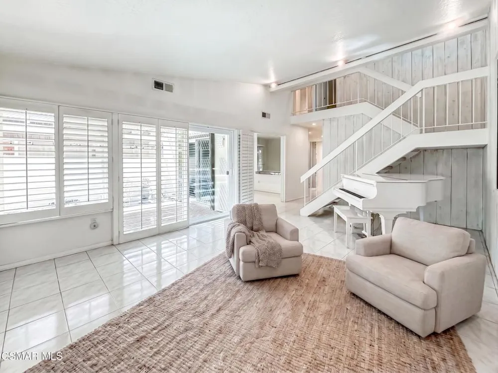 10435 Larwin Avenue Chatsworth, CA 91311
